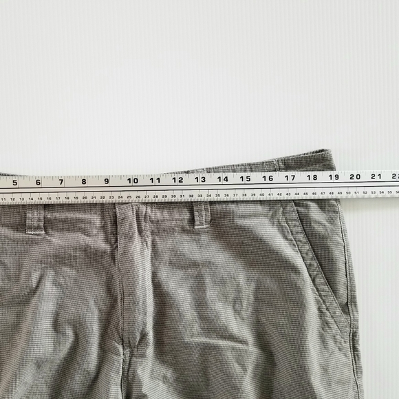 Oakley Men's Gray Flat Front Chino Shorts, size 38 - Picture 6 of 8